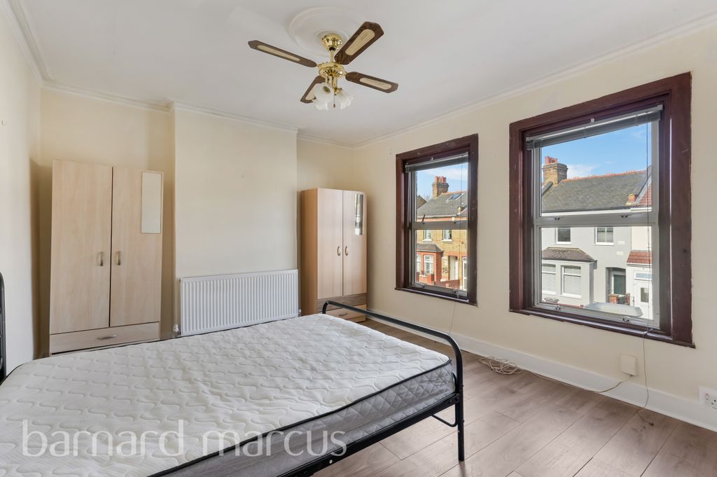 Property photo 3 of 8 Bedroom