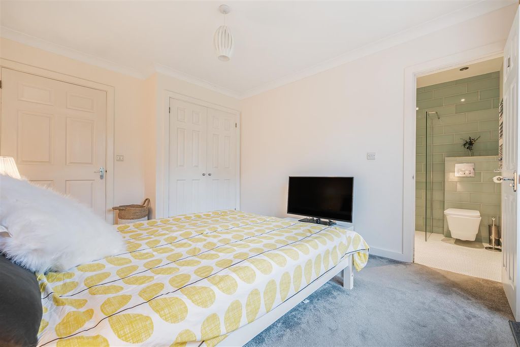 Additional image 6 of 3 bed detached bungalow for saleRay Lea Road, Maidenhead SL6