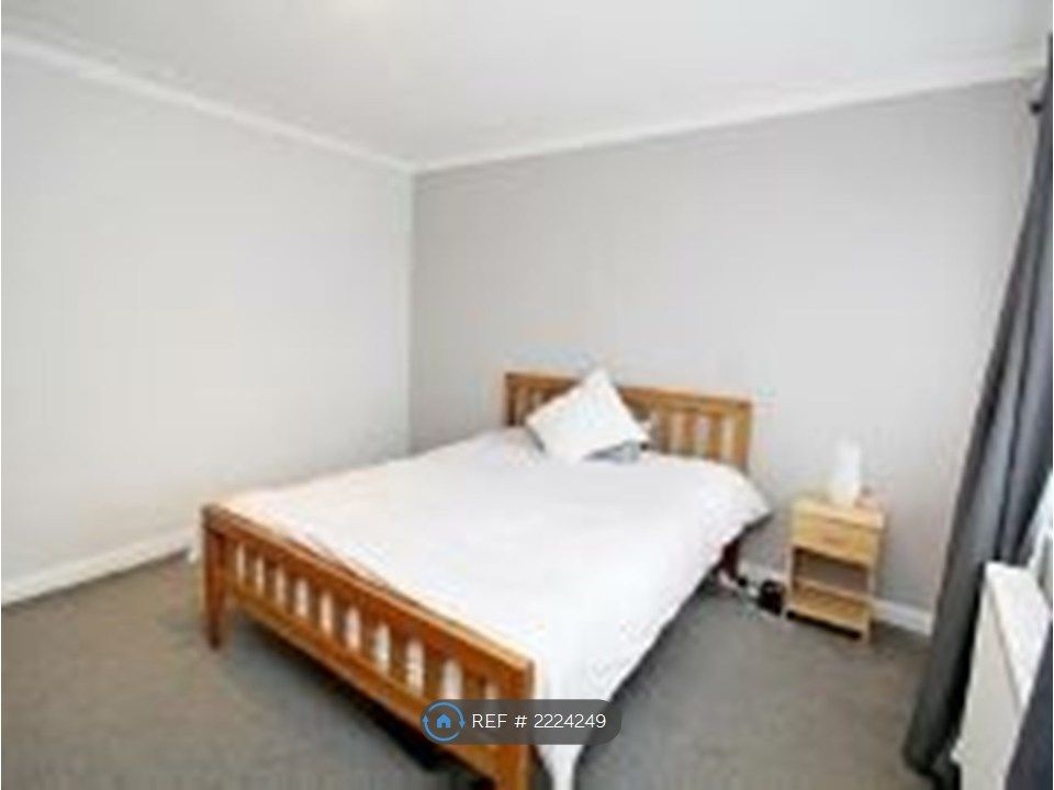 Property photo 3 of 9 Bedroom 1