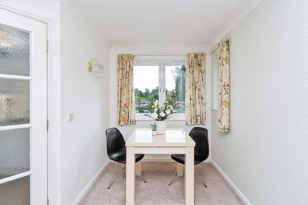 Property photo 3 of 12 Dining Area