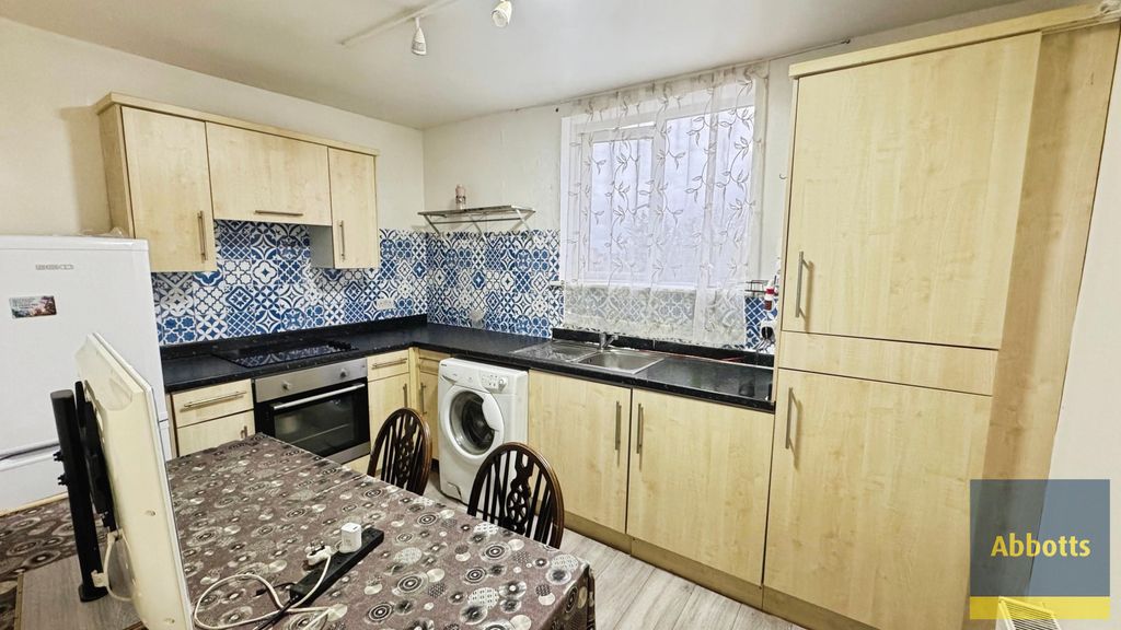 Property photo 2 of 5