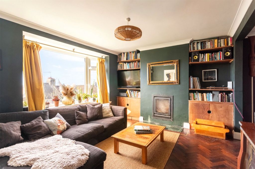 Property photo 2 of 24 Picture No. 25