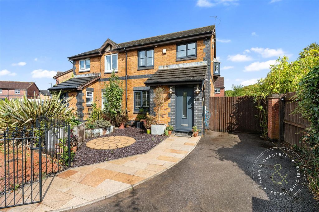 Property photo 1 of 39 Halifax Close, Hern Crabree (6).Jpg