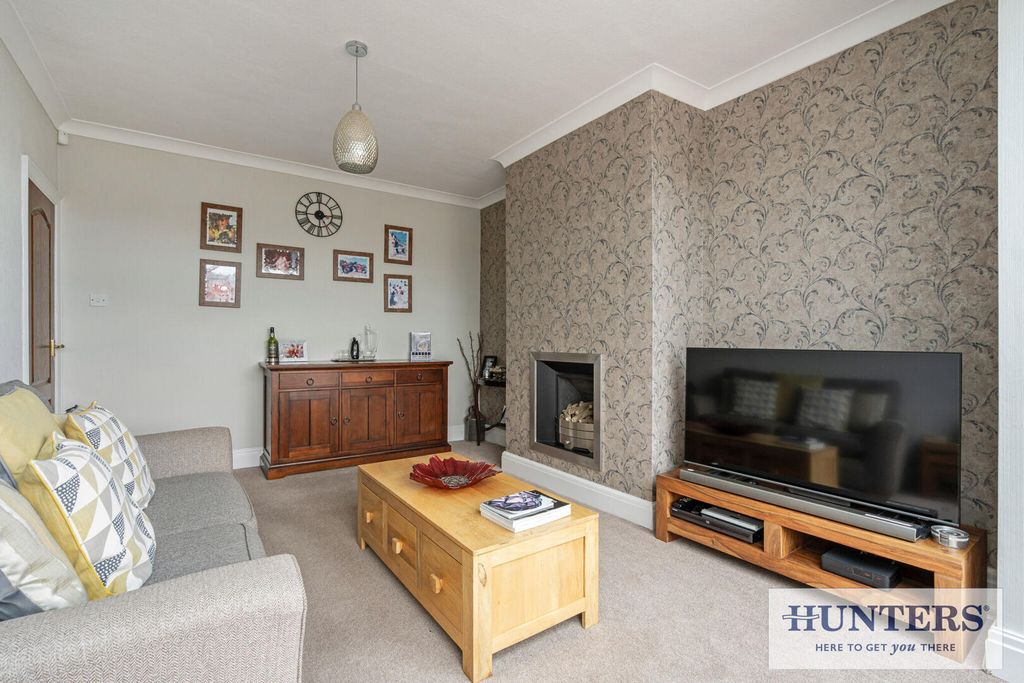 Property photo 3 of 25 Living Room