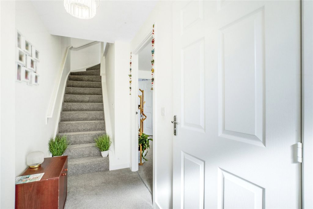 Property photo 3 of 21 Hallway