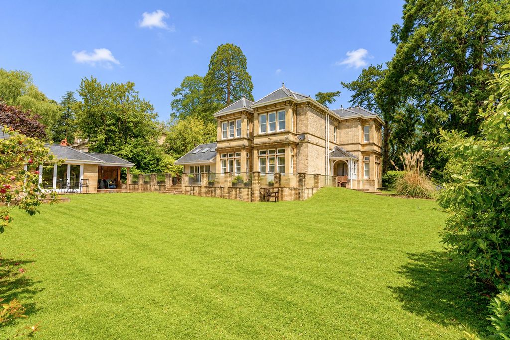 Property photo 1 of 52