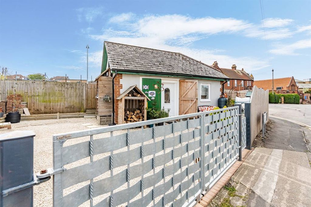 Property photo 3 of 36