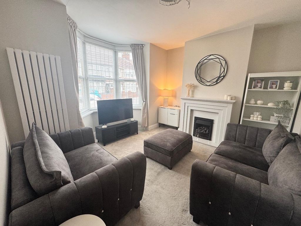 Property photo 2 of 11 Lounge