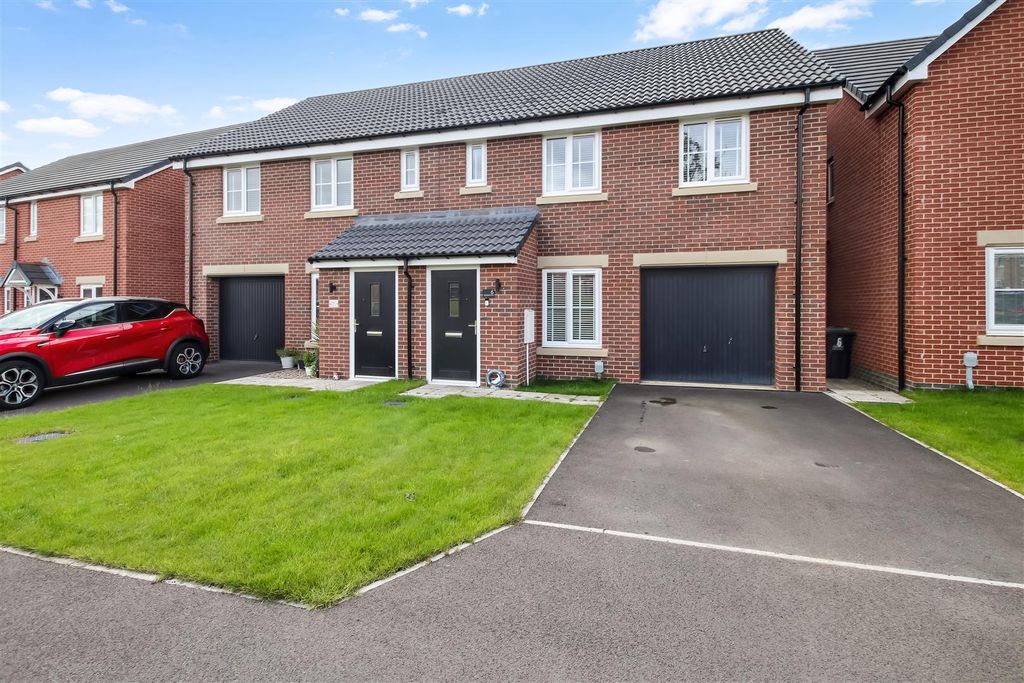 Property photo 1 of 14 External