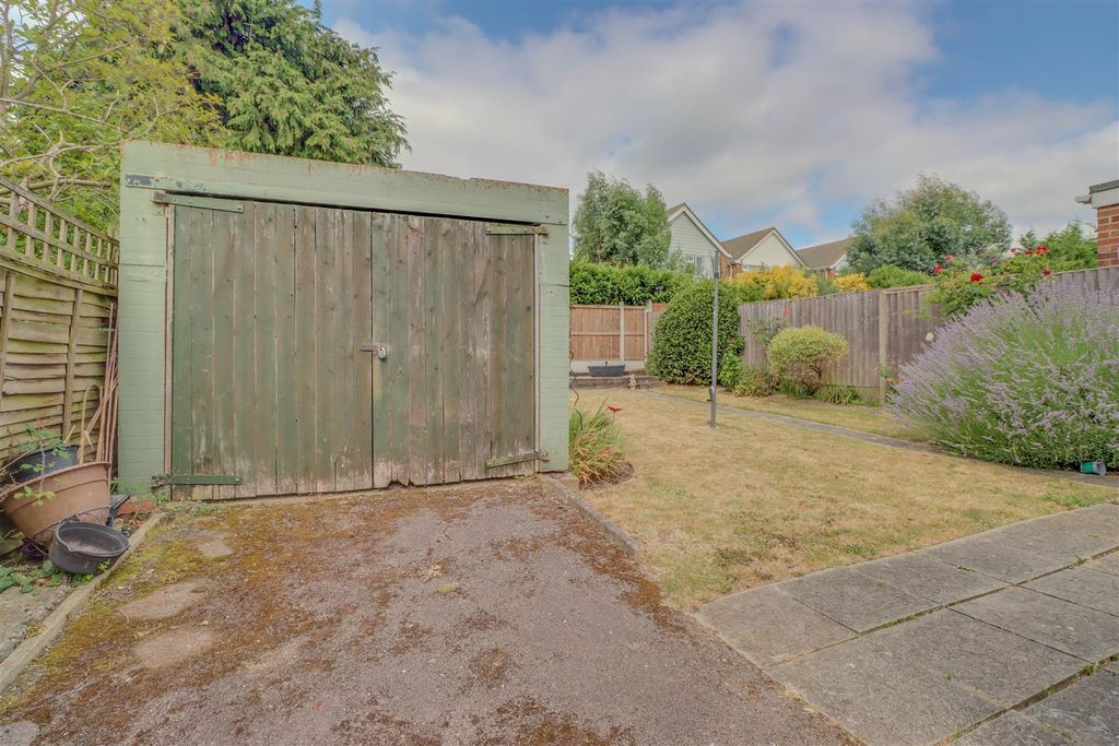 Property photo 3 of 18 32 Leasway_-16.Jpg