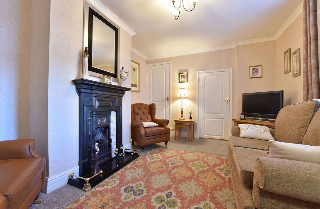 Property photo 2 of 18