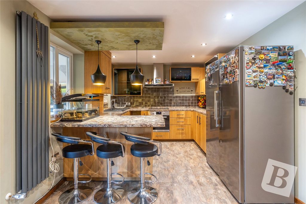 Property photo 3 of 17 Kitchen