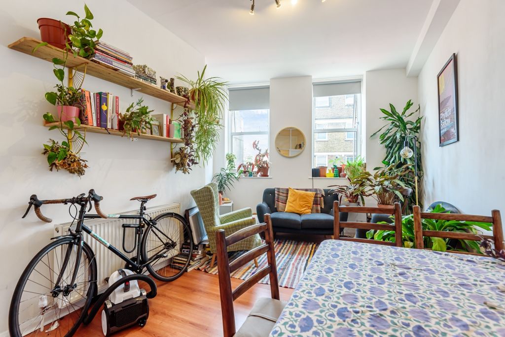 Property photo 3 of 6 880195 (3)