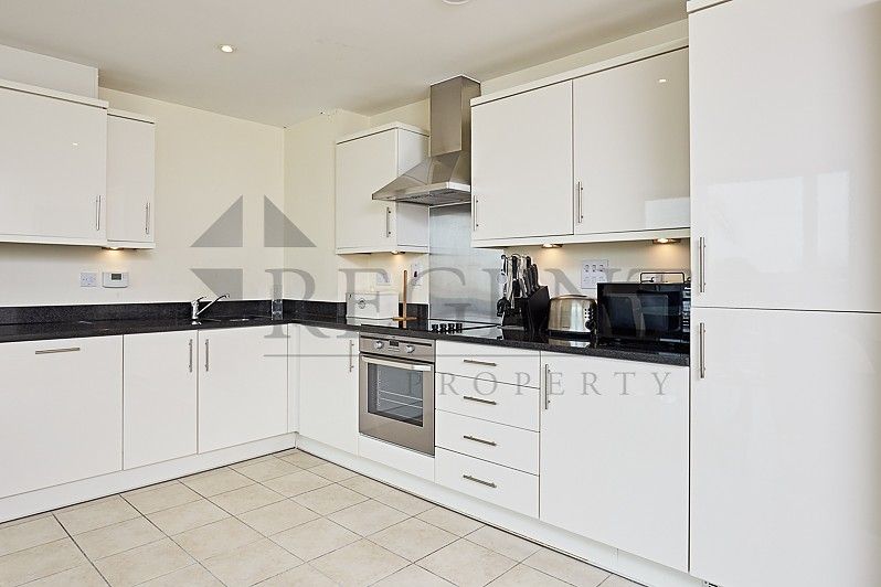 Property photo 3 of 10 Kitchen
