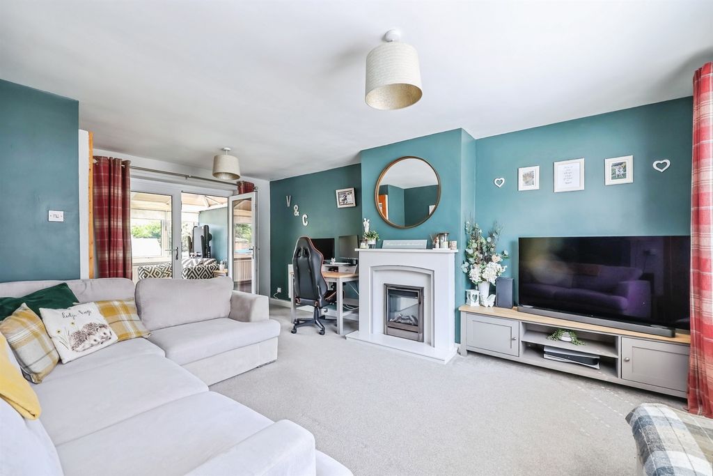 Property photo 2 of 17