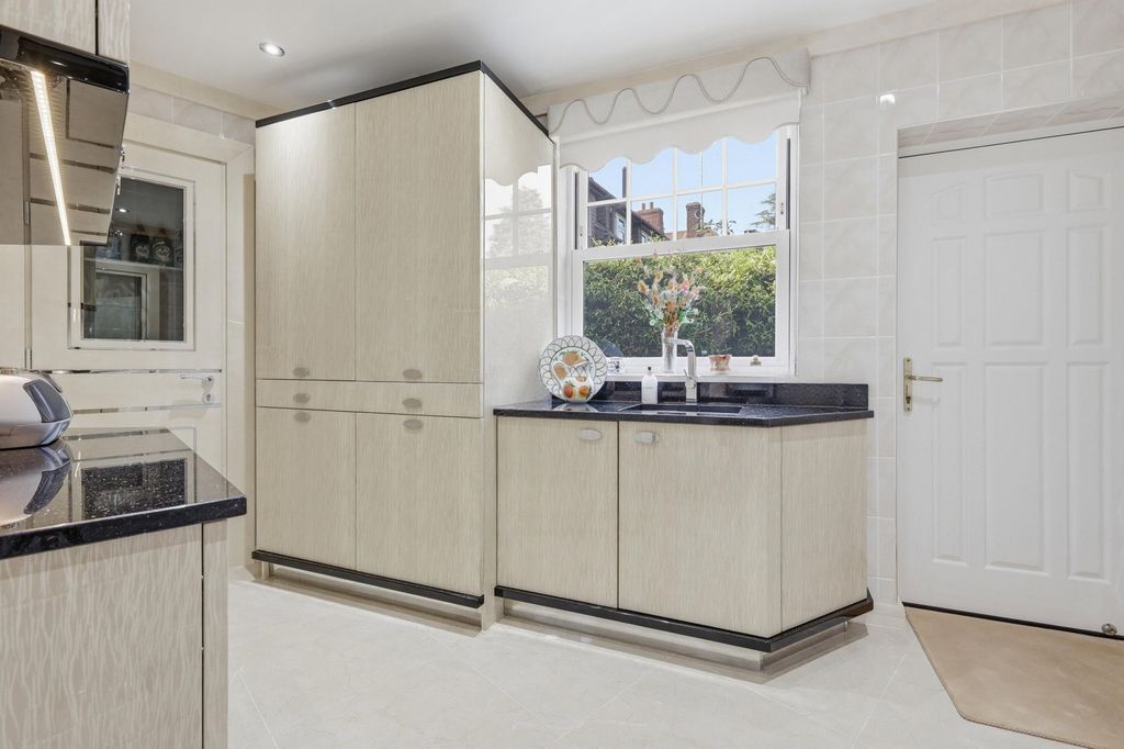 Additional image 25 of 5 bed detached house for saleWambrook Close, Hutton Mount, Brentwood CM13