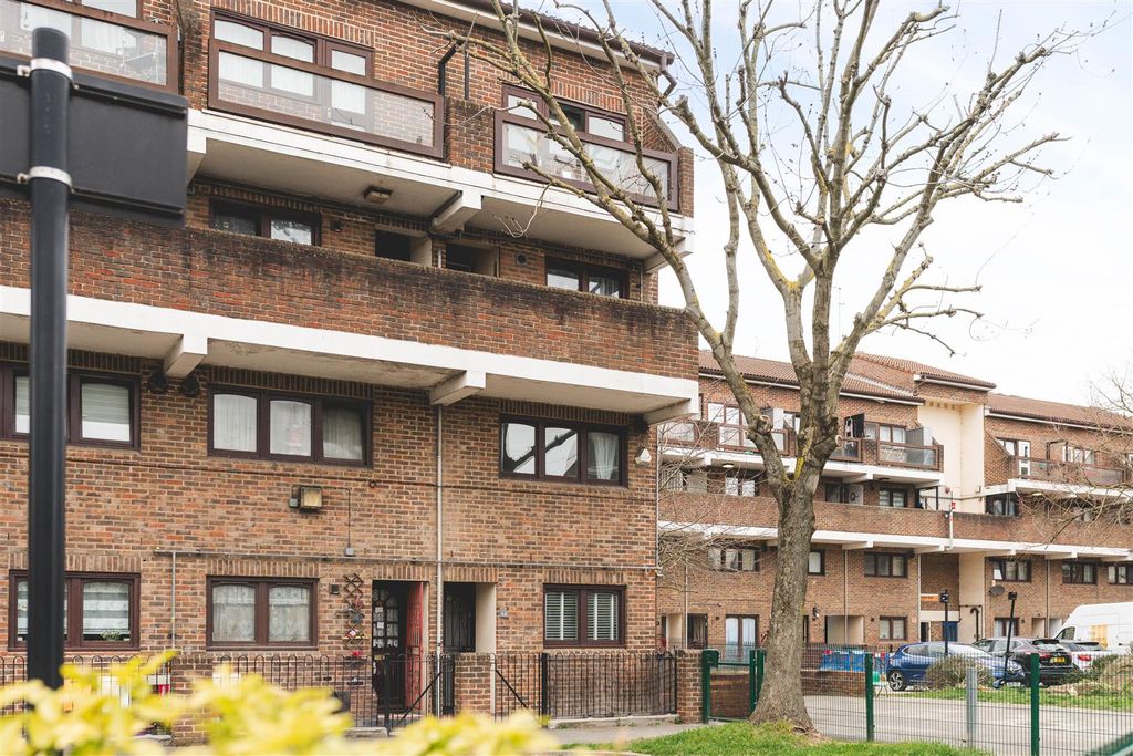 Property photo 3 of 19 34 Berkshire Road-20.Jpg