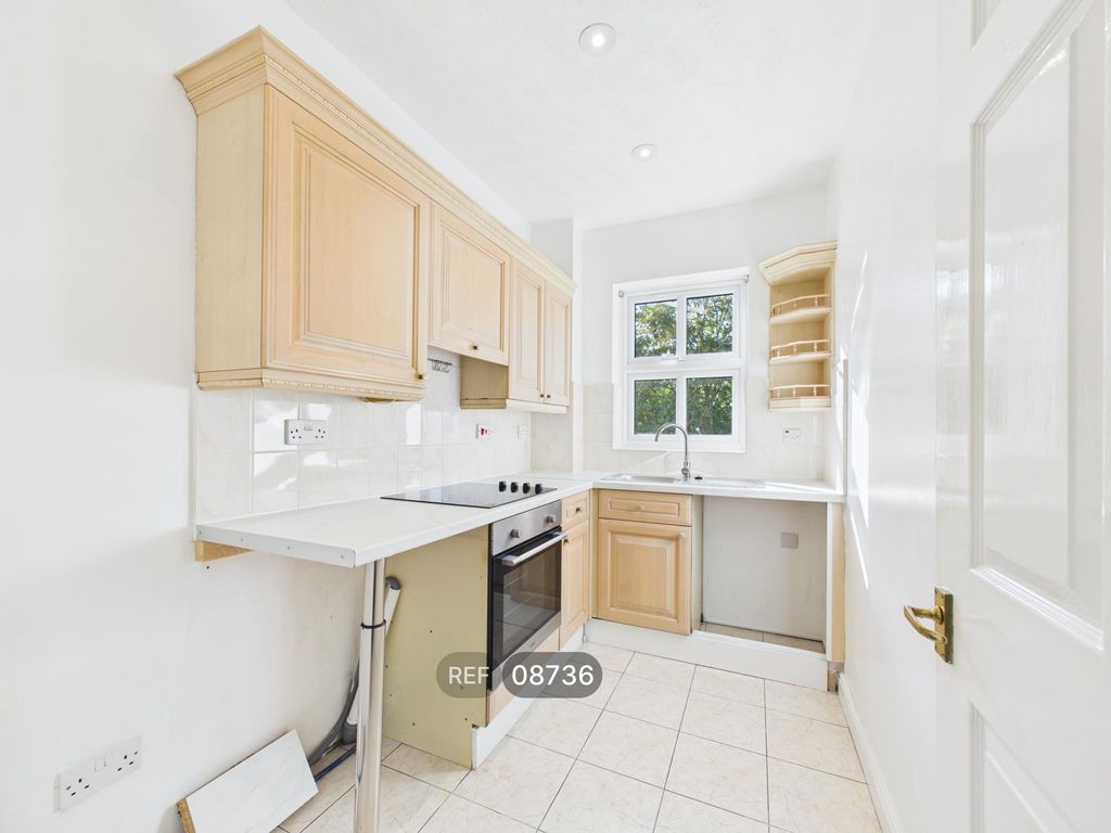 Property photo 2 of 10 Kitchen