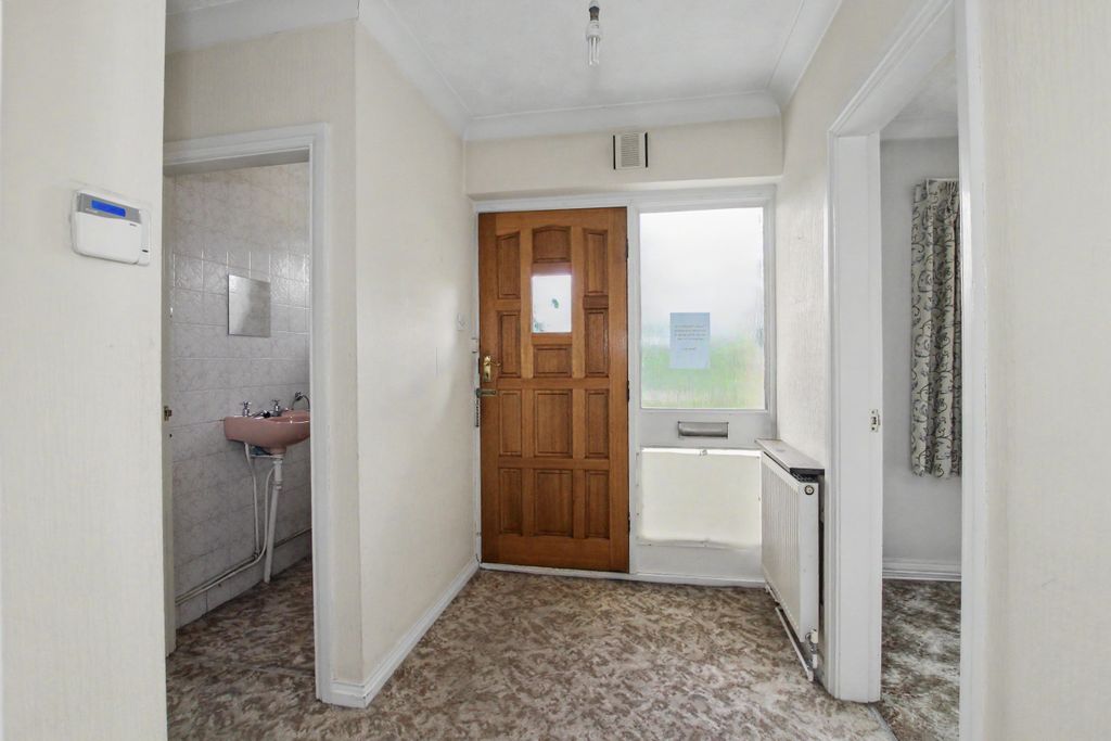Property photo 3 of 28