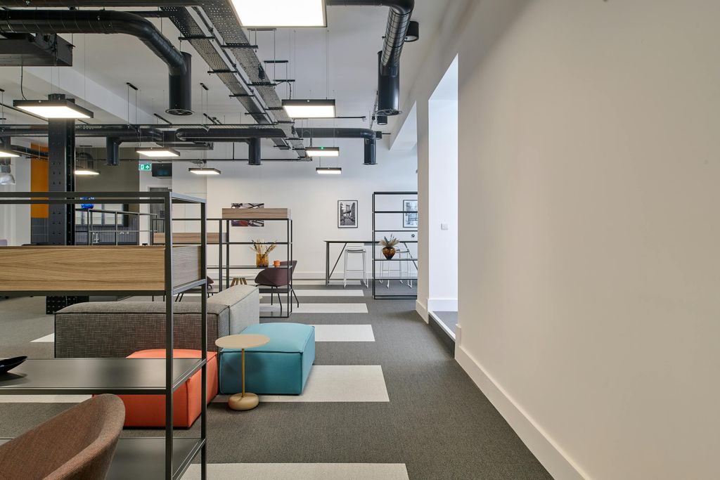 Property photo 2 of 36 Dsc_5819_240725_Bar_65 New St_1St Floor Suite_Hi Res.Jpg