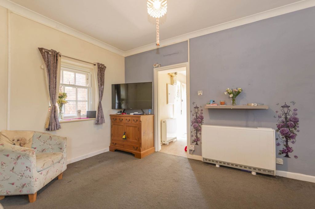 Property photo 3 of 10