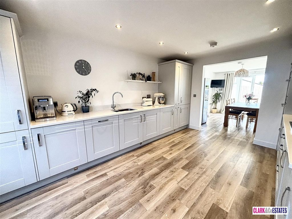 Property photo 2 of 20 Kitchen