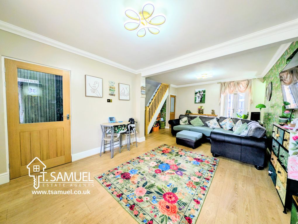 Property photo 3 of 35 Living Room