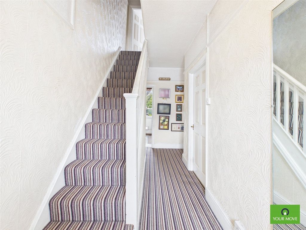 Property photo 2 of 10 Hallway