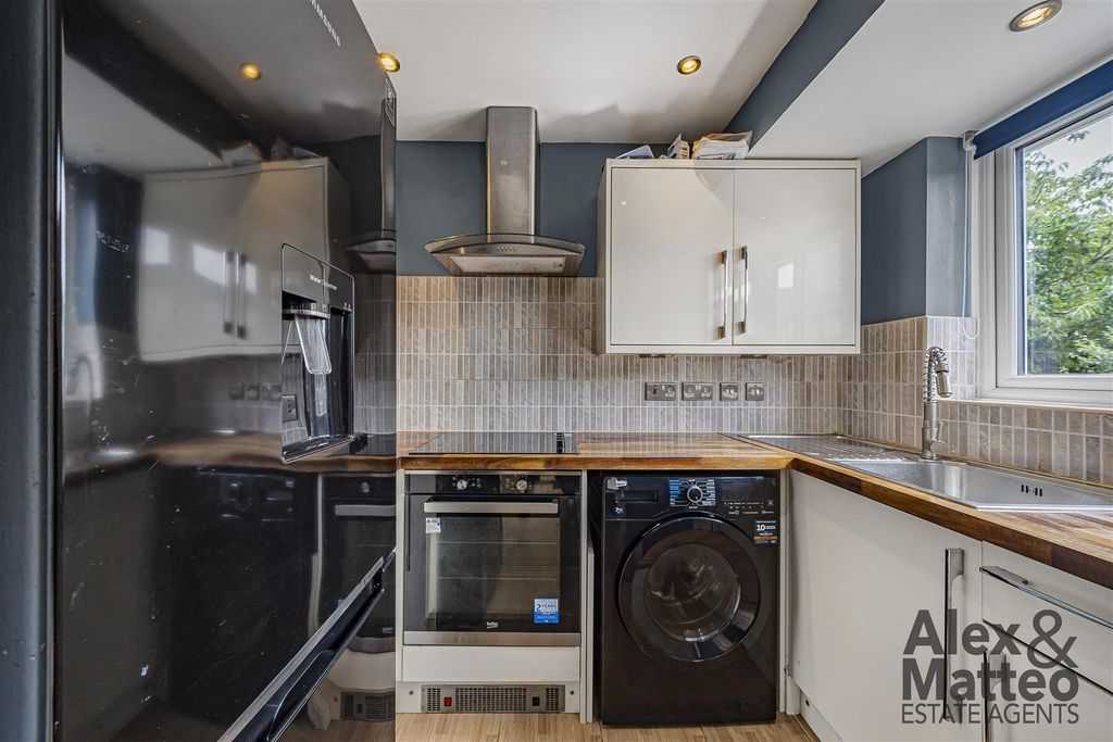 Property photo 3 of 17 Welsford Street