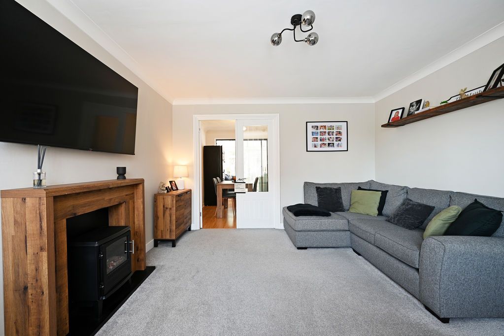 Property photo 2 of 32 Living Room