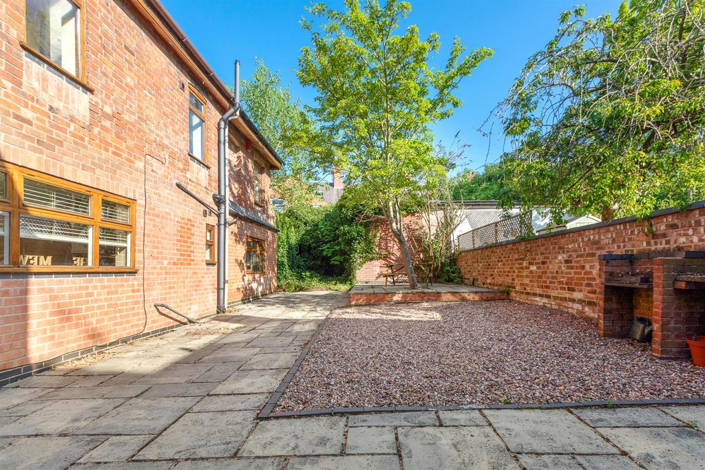 Property photo 1 of 16 Outside