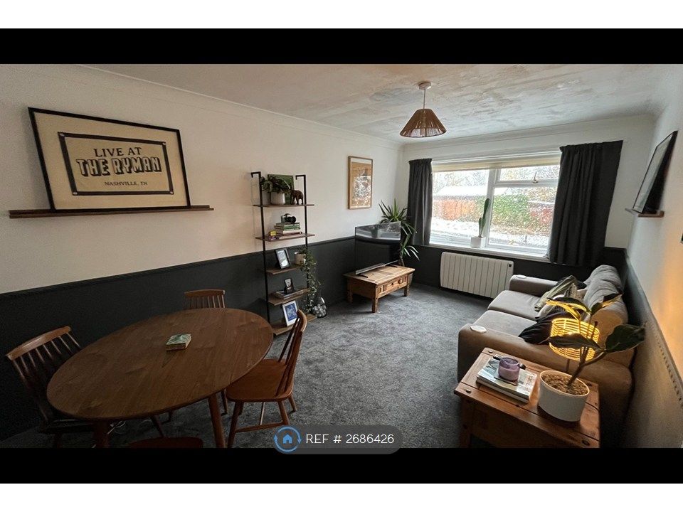 Property photo 1 of 12 Lounge