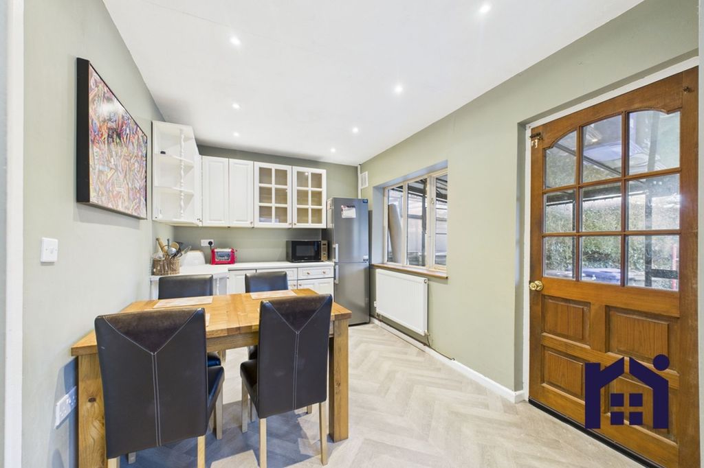 Property photo 3 of 19 Dining Kitchen