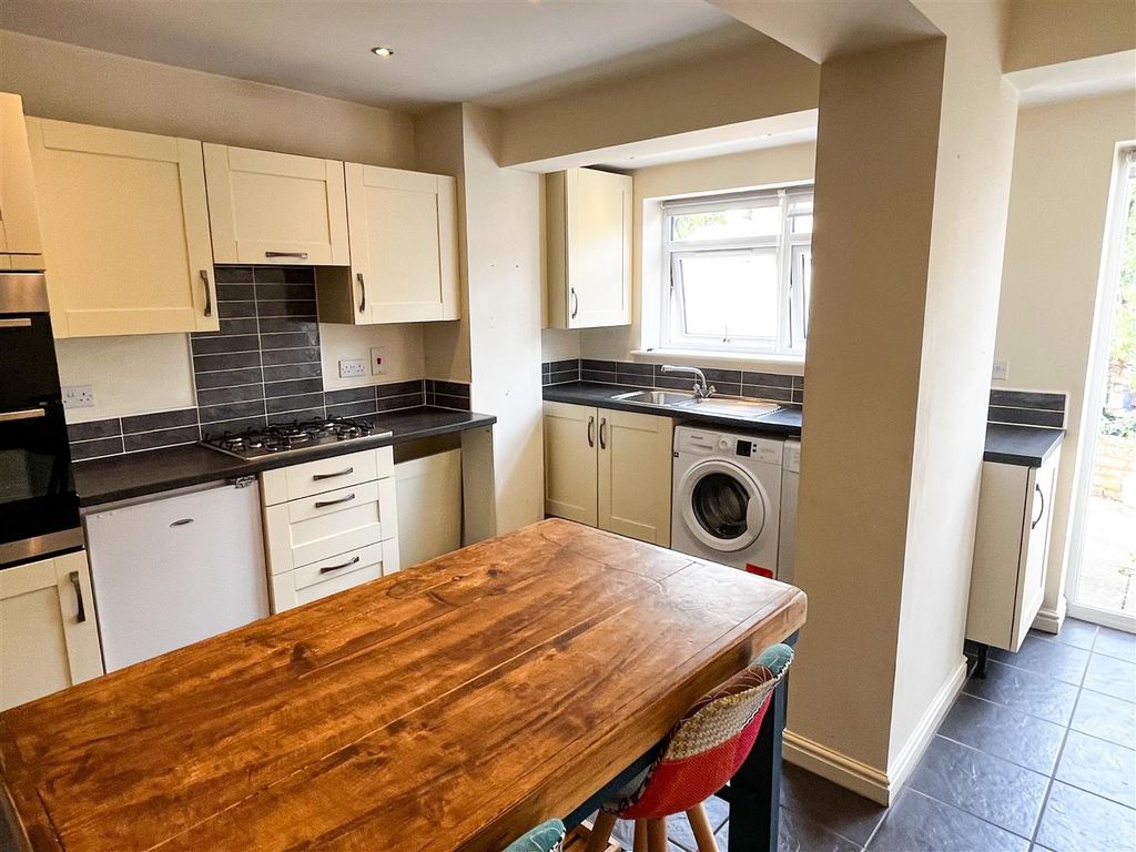Property photo 3 of 12 Kitchen