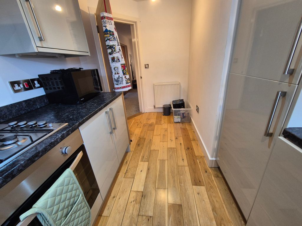 Additional image 5 of 2 bed flat for saleSwan Street, Petersfield GU32