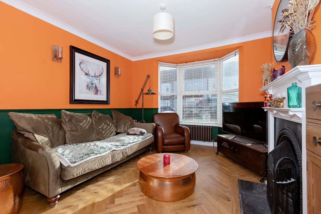 Property photo 2 of 18 Eastbrook Rd_13.Jpg