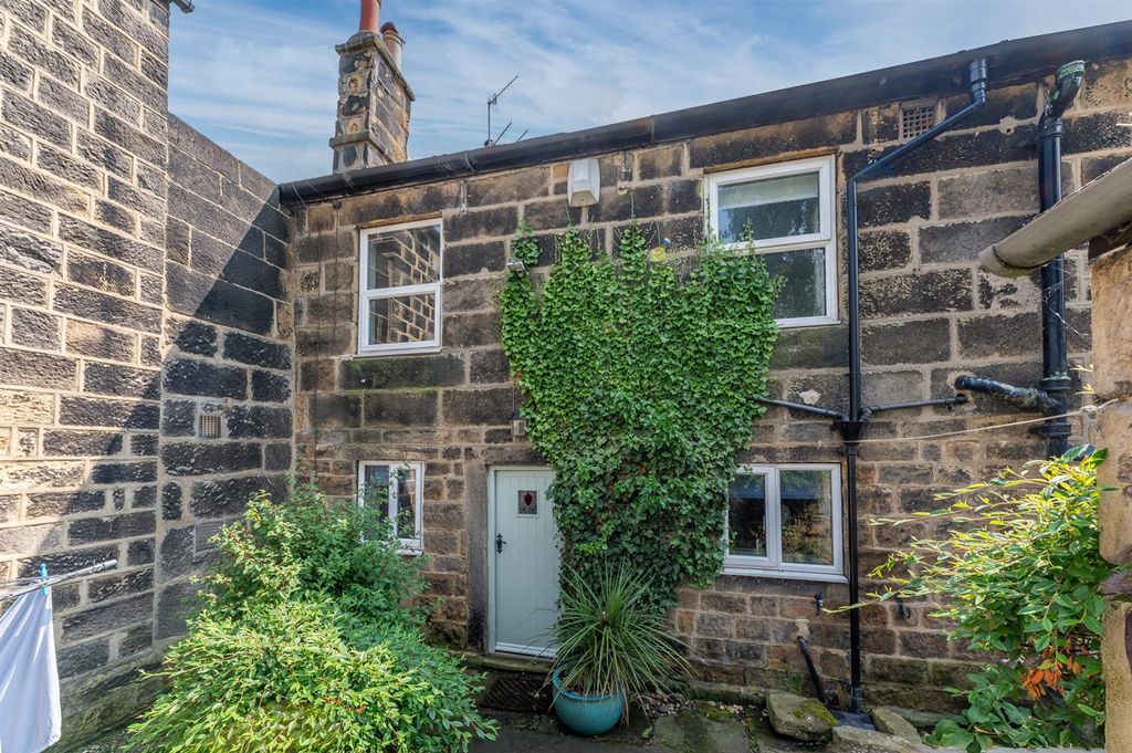 Property photo 1 of 15 Chapel Row
