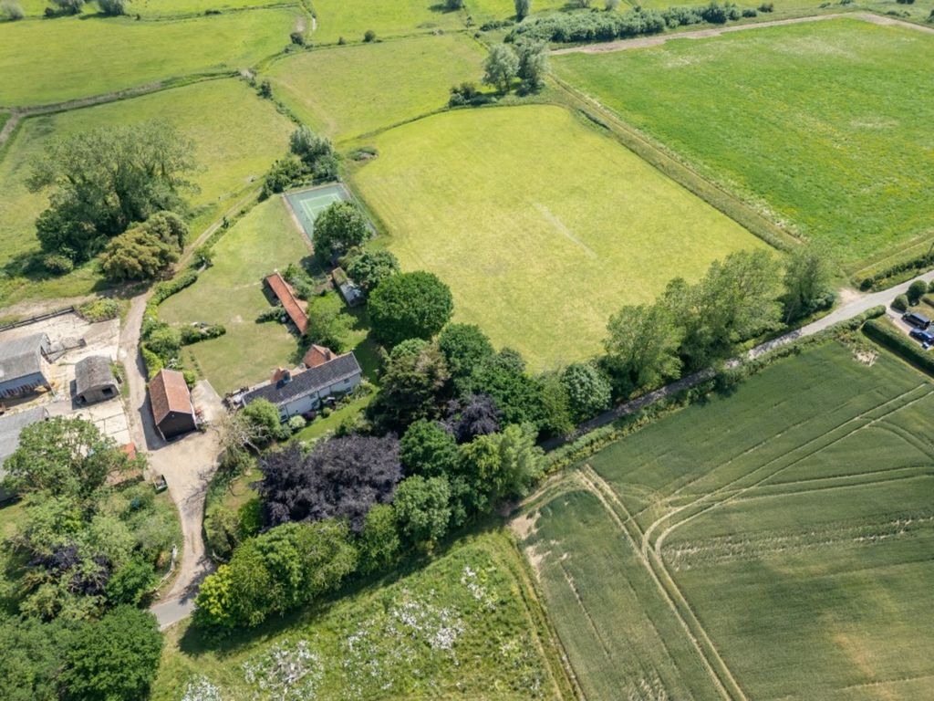 Property photo 2 of 36