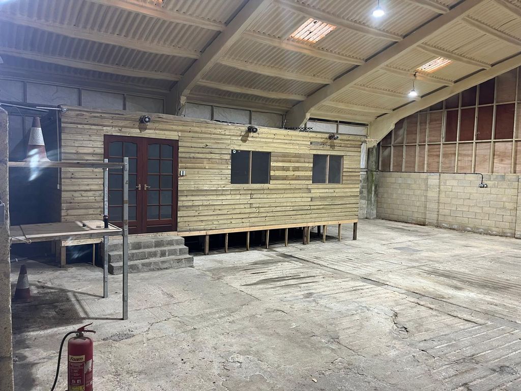 Property photo 2 of 6