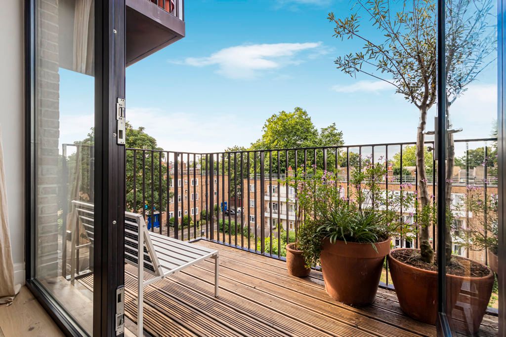 Property photo 3 of 27 Balcony