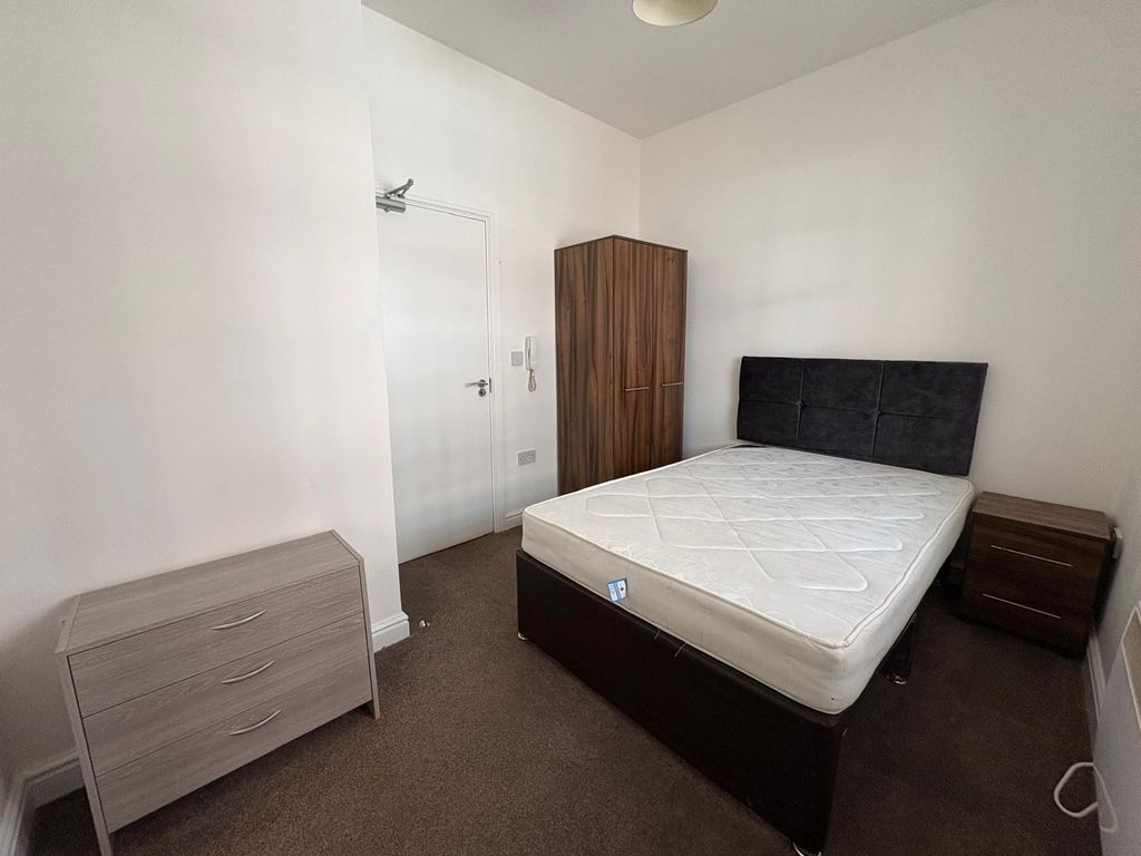 Property photo 1 of 3 Room 104, Harts House