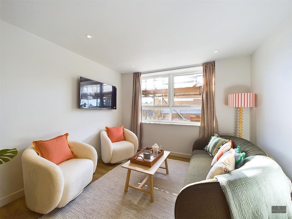 Property photo 1 of 10 Cam02887G0-Pr0284-Still007.Jpg