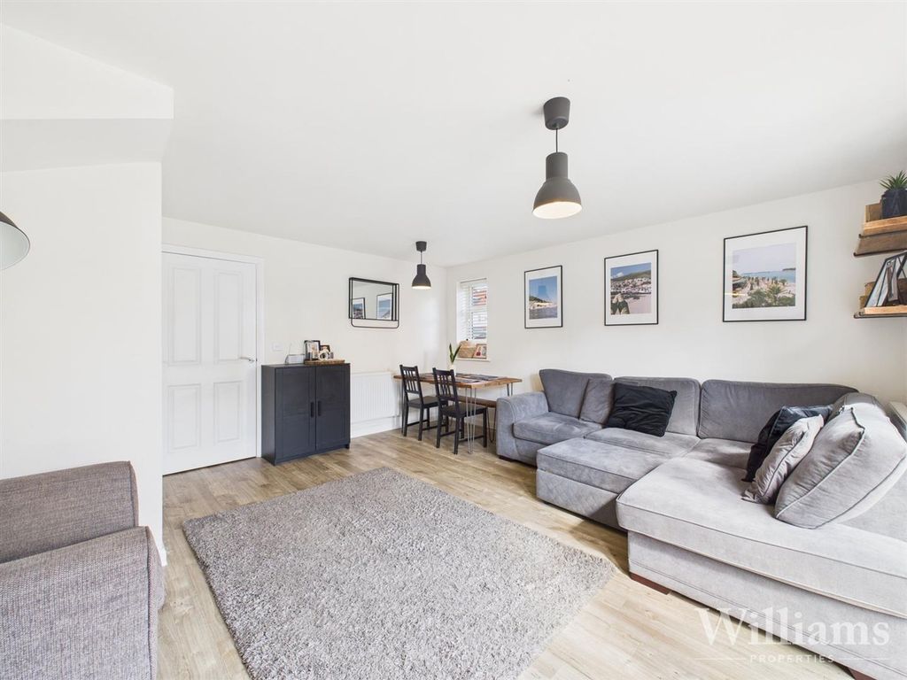 Property photo 2 of 18 Cam02861G0-Pr0477-Still020.Jpg