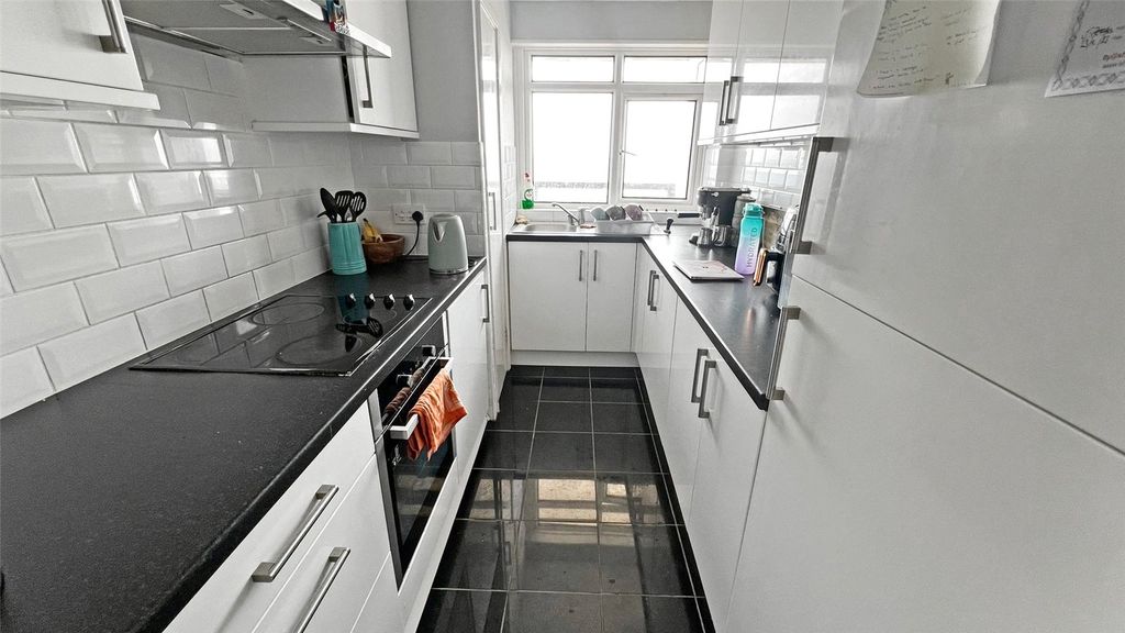 Property photo 2 of 8 Picture No. 20