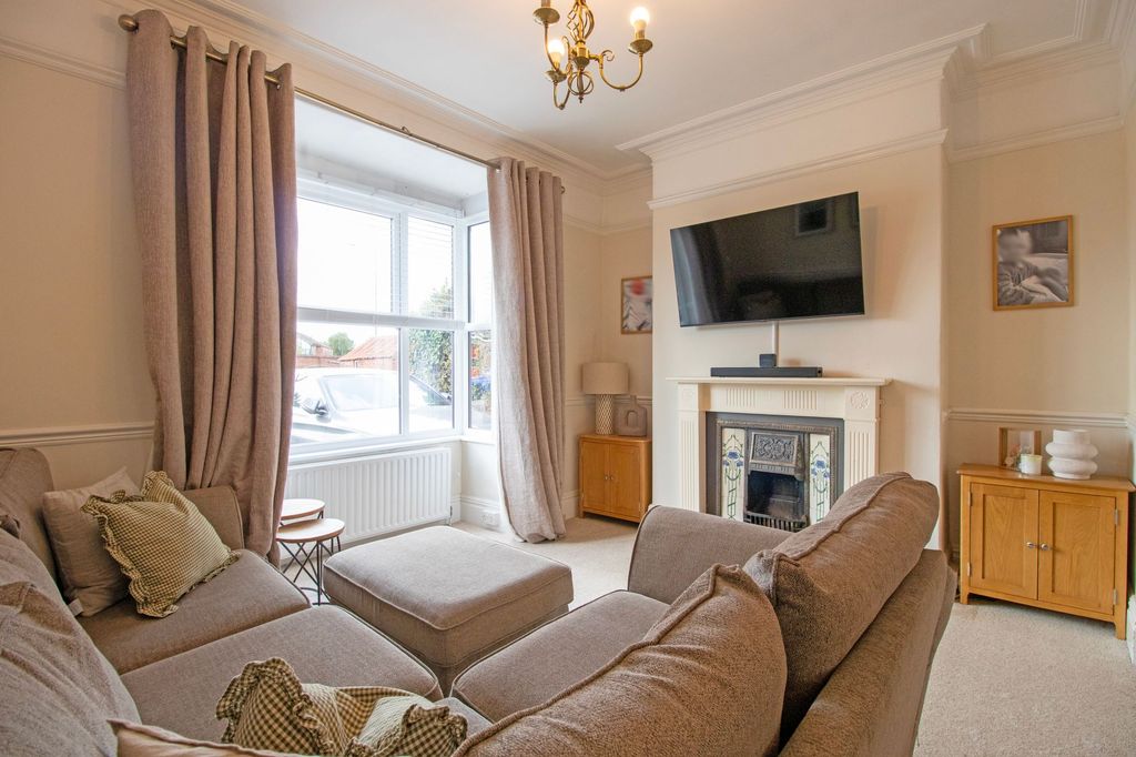 Property photo 3 of 35