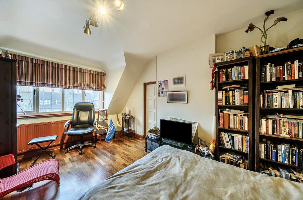 Additional image 11 of 5 bed property for saleCavendish Drive, Edgware HA8