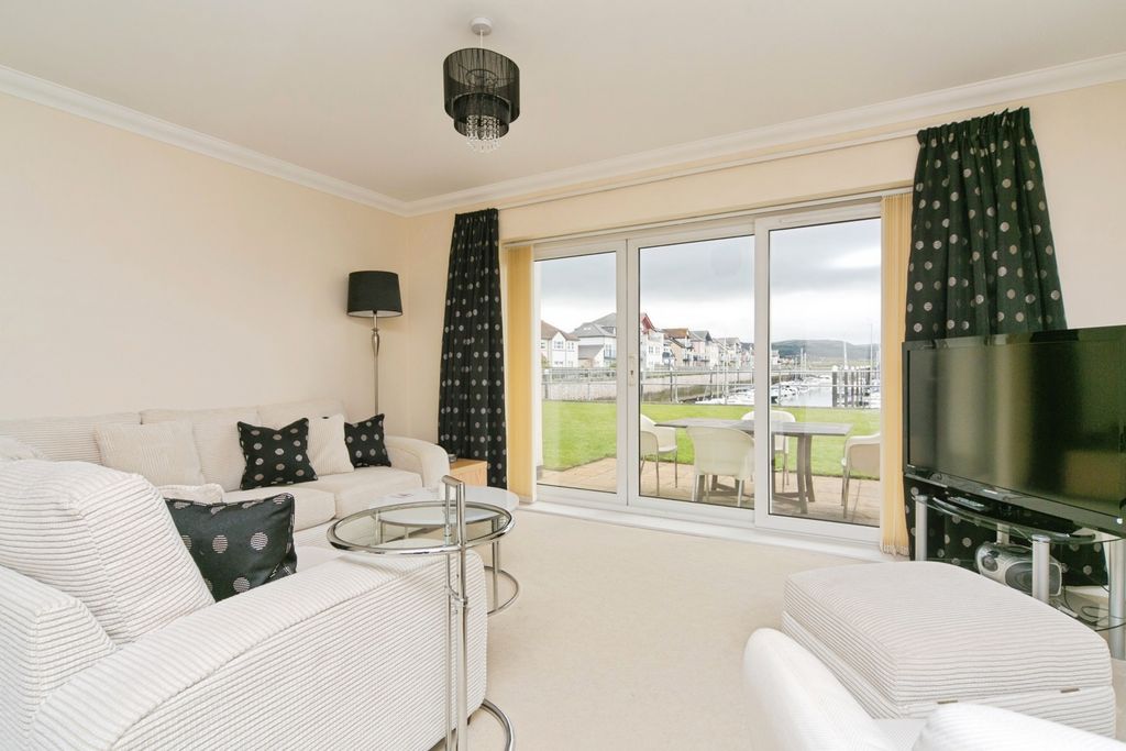 Property photo 2 of 20 Living Room