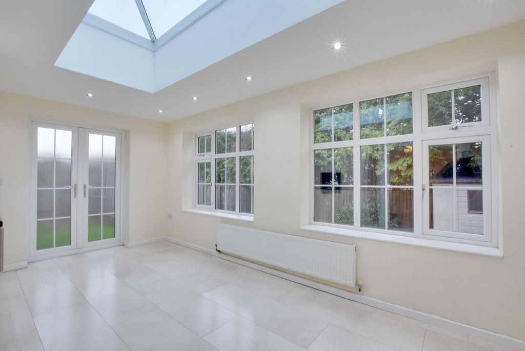 Property photo 3 of 23