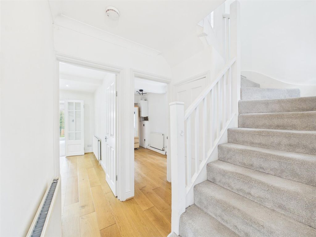 Property photo 2 of 25 Cam02885G0-Pr0601-Still004.Jpg