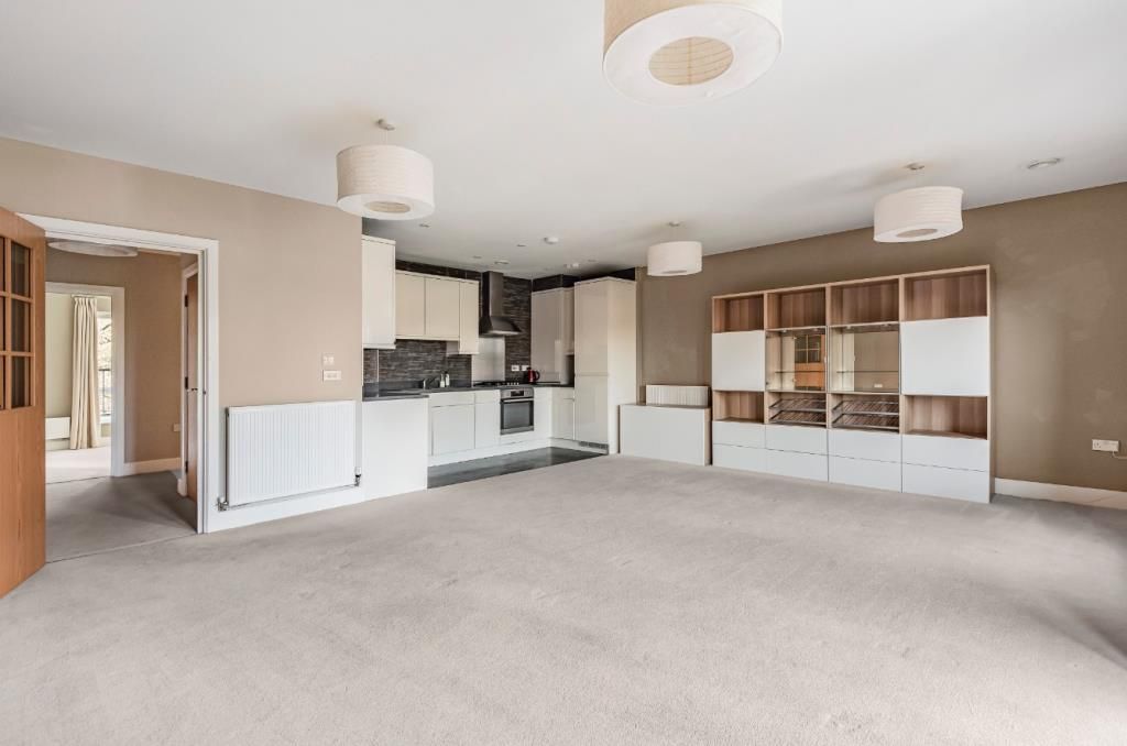 Property photo 3 of 11 Kitchen